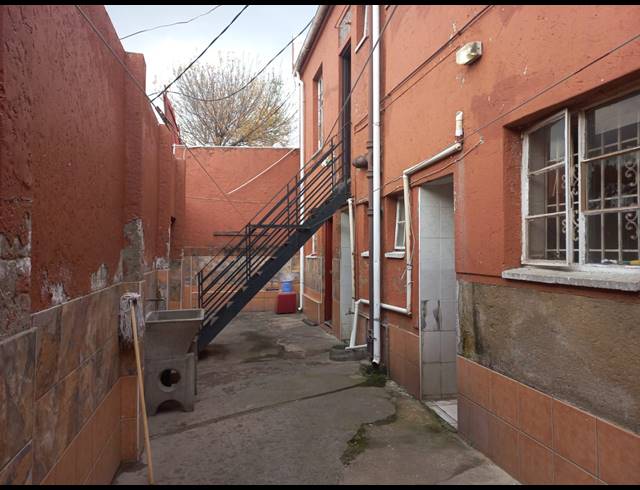 1,322M² BUSINESS FOR SALE IN BRIXTON
